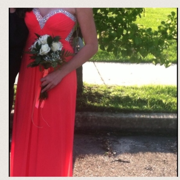 La Femme size 2 Style# 19703 - Picture 4 of 4